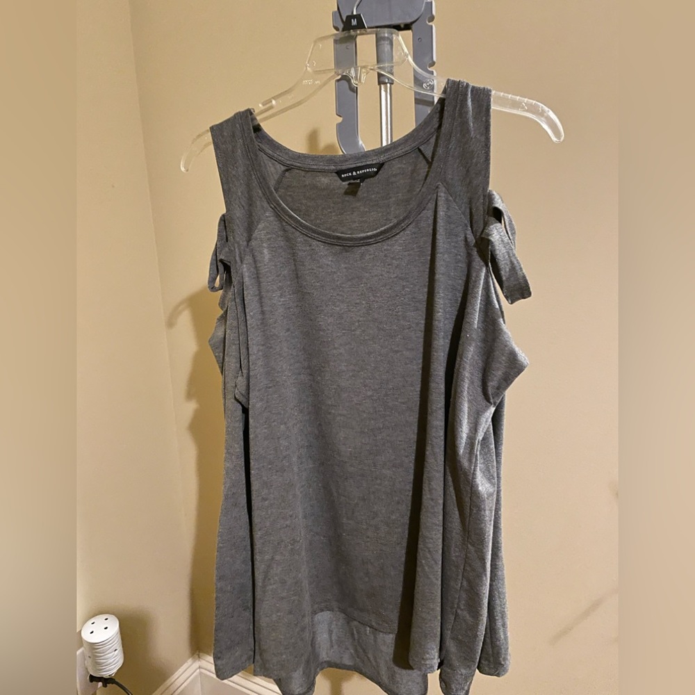 Rock & Republic top with cut out shoulders in a gray size xl.